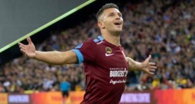 男篮传奇得分后卫曾对科比砍20分，800度近视神准投篮