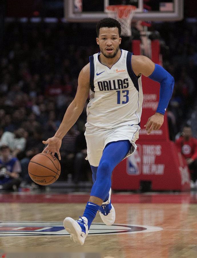 在此背景下 在此背景下